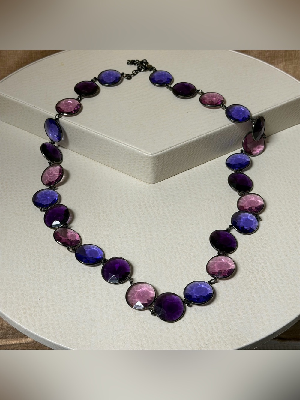 Vtg JOAN RIVERS Necklace
Faceted Lucite Beads Shades of Purple